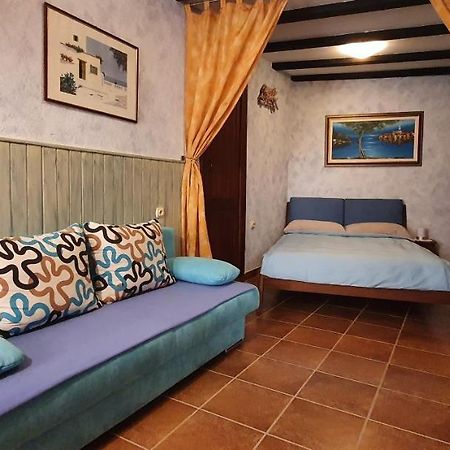 Studio Apartment Grisia روفينج المظهر الخارجي الصورة