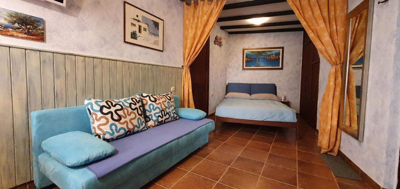 Studio Apartment Grisia روفينج المظهر الخارجي الصورة