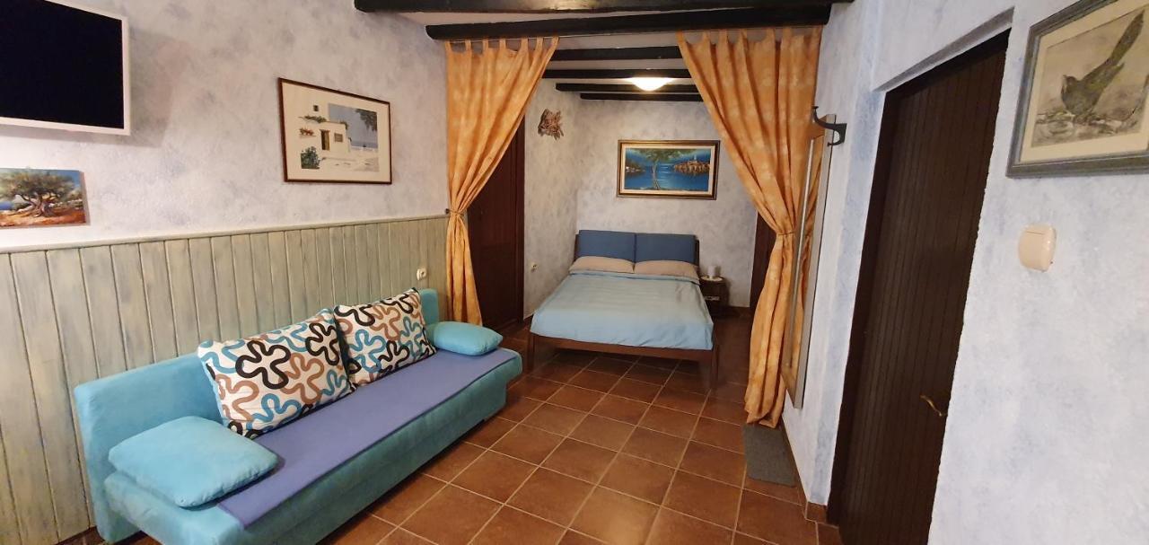 Studio Apartment Grisia روفينج المظهر الخارجي الصورة