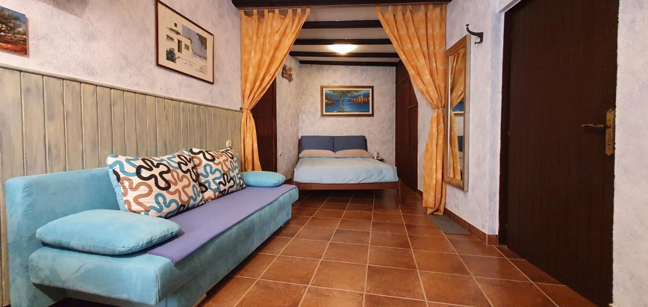 Studio Apartment Grisia روفينج المظهر الخارجي الصورة